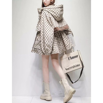 Jachetă pentru femei cu glugă, fără mâneci, croială în formă de A, poliester (50–70%), Primăvara 2025