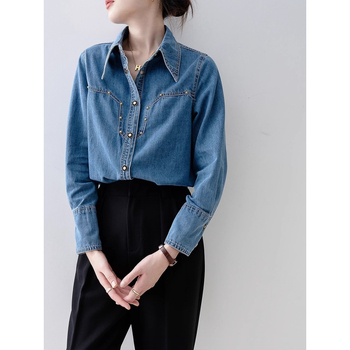 Ženska denim košulja, jednobojni uzorak, dugi rukavi, polo ovratnik, srednja duljina