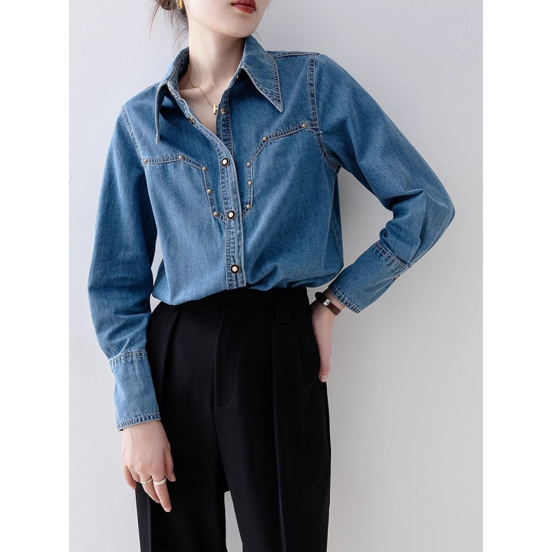 Ženska denim košulja, jednobojni uzorak, dugi rukavi, polo ovratnik, srednja duljina