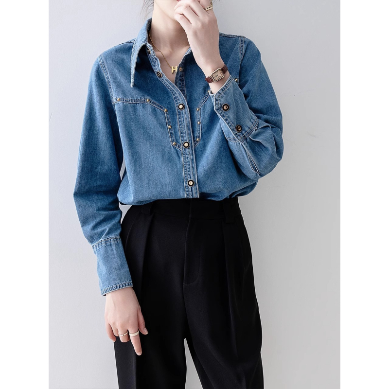 Ženska denim košulja, jednobojni uzorak, dugi rukavi, polo ovratnik, srednja duljina