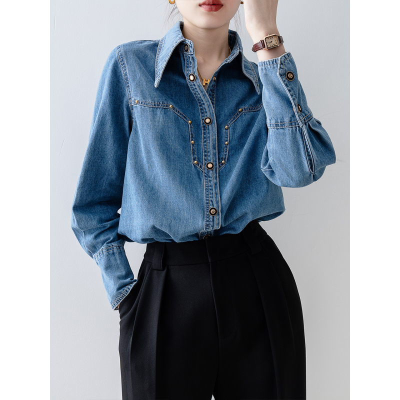 Ženska denim košulja, jednobojni uzorak, dugi rukavi, polo ovratnik, srednja duljina