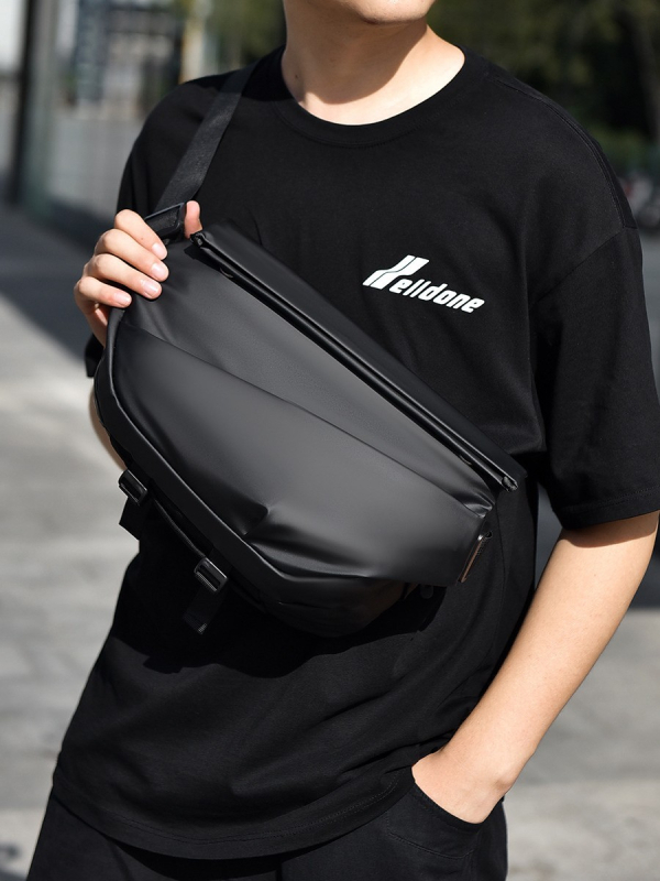 Muška crossbody torba, najlon materijal, prozračna i vodootporna, za rekreacijska putovanja