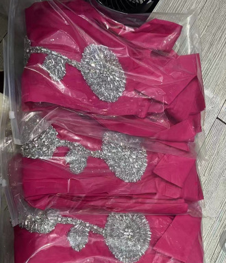Košulja s rhinestone-izvezom cvjetnog motiva, labav kroj, dugi rukavi, polo ovratnik, srednja duljina