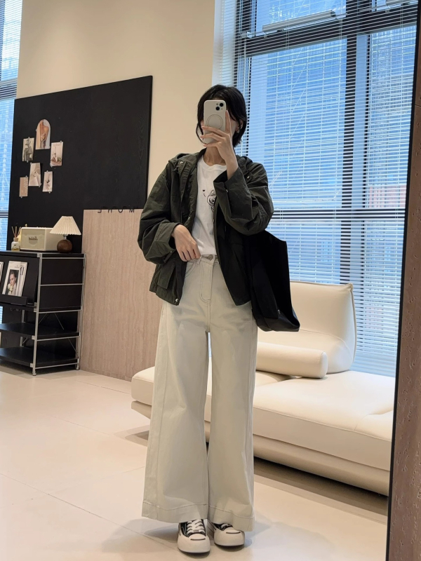 Geacă de nylon cu glugă, croială lejeră, buzunare mari cu clapă, fermoar, toamna 2025