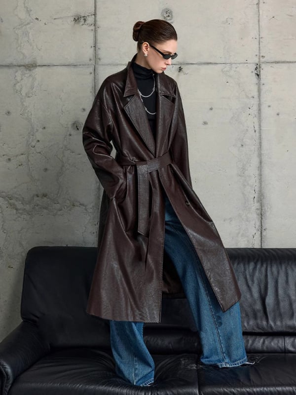 Geacă din piele tip windbreaker - finisaj uzat, croială lejeră, închidere cu șnur, nasturi dubli