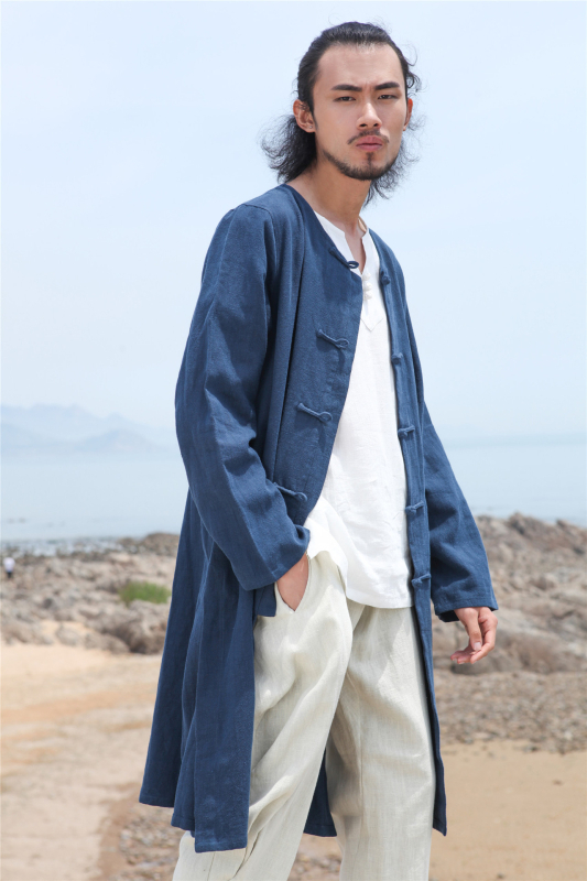 Kaput od konopno-ramije tkanine, dugačak 80–100 cm, rever, jednostruko kopčanje, podstava od pamuka, slobodan kroj