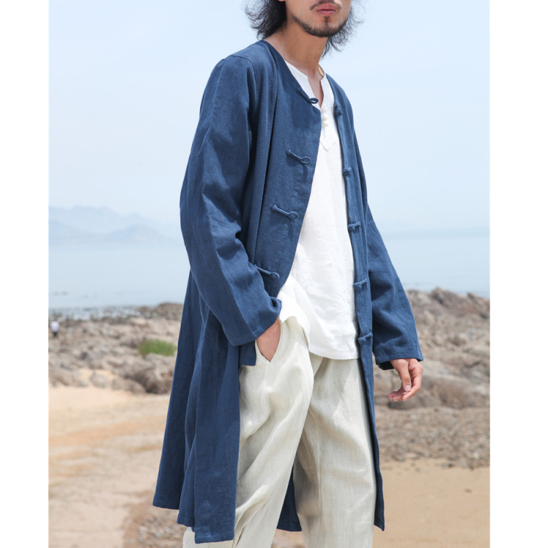 Kaput od konopno-ramije tkanine, dugačak 80–100 cm, rever, jednostruko kopčanje, podstava od pamuka, slobodan kroj