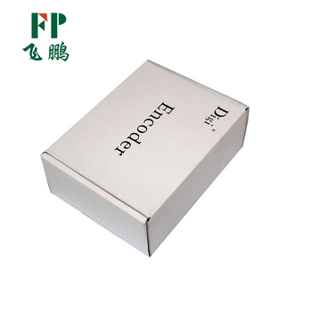 Cutie de ambalaj pătrată din carton ondulat, cu trei straturi, rigidă; grosime 2,6–6 mm; greutate carton: 100–250 g/m²; Material: carton ondulat; Rezistentă la presiune și la cădere.