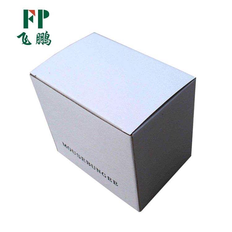 Cutie de ambalaj pătrată din carton ondulat, cu trei straturi, rigidă; grosime 2,6–6 mm; greutate carton: 100–250 g/m²; Material: carton ondulat; Rezistentă la presiune și la cădere.