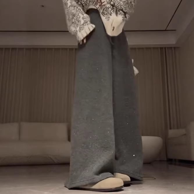 Pantaloni largi cu căptușeală fleece și strasuri, talie înaltă, poliester (90–95%)