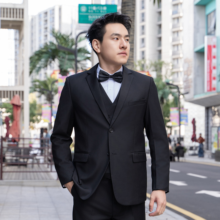 Ανδρικό κοστούμι σε στενή γραμμή — σακάκι με δύο κουμπιά, επίπεδο πέτο, πίσω κεντρική σχισμή, ύφασμα από μείγμα ινών χημικών με 78% πολυεστέρα, τετραεποχικό επίσημο ένδυμα