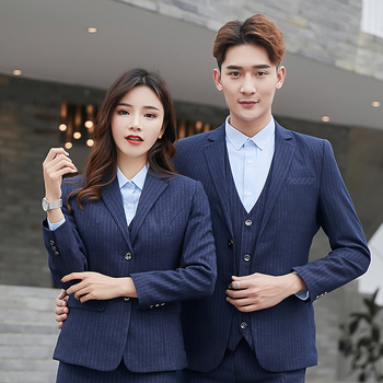 Ανδρικό κουστούμι σε στενή γραμμή από συνθετικό μαλλί, peaked γιακά, δύο κουμπιά στη σειρά, κεντρική πίσω σχισμή — για άνοιξη και εργασία