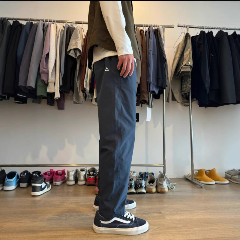 Unisex casual radne hlače — ravni kroj, lagani materijal, srednji pojas, zip zatvarač, poliester