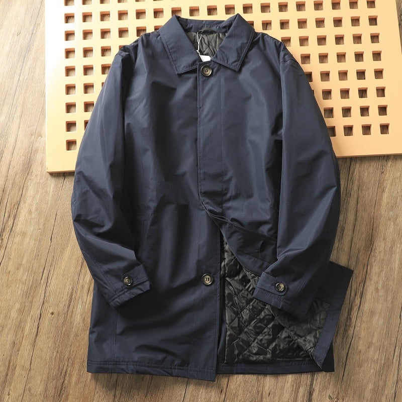 Muški kaput: otporan na vjetar i vodu, debela podstava za toplinu, srednja duljina, rever ovratnik