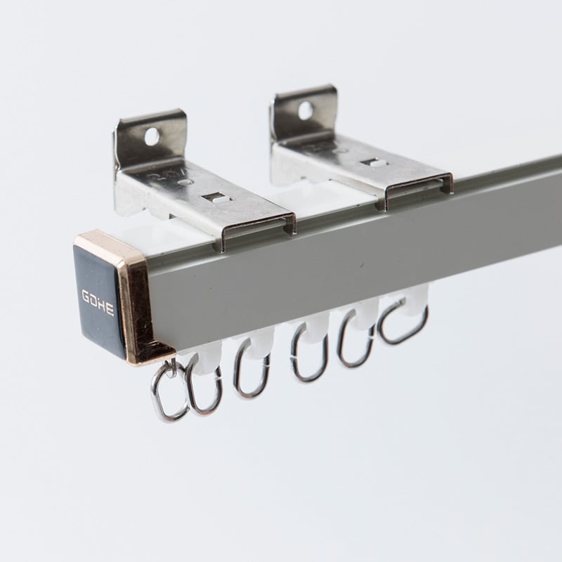 Aluminijski sustav za zavjese — ravne i klizne tračnice, kombinacija jednostrukih i dvostrukih tračnica, metalna brtva, modern minimalistički stil