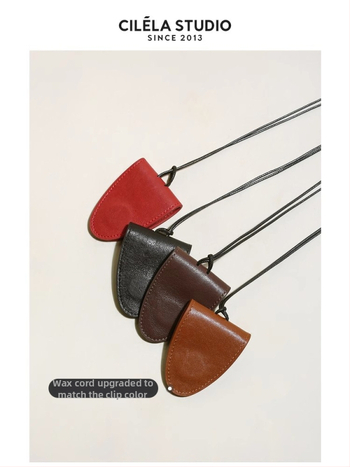 Háčik na tašku — koža prvého stupňa, rastlinnou úpravou, doplnky pre batožinu, zima 2024