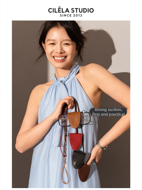 Háčik na tašku — koža prvého stupňa, rastlinnou úpravou, doplnky pre batožinu, zima 2024