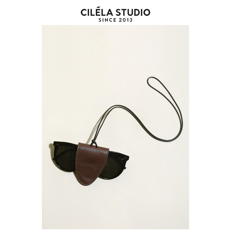 Táska akasztó — első réteg növényi bőr, poggyász kiegészítők, téli 2024