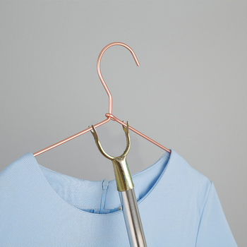 Metalna vilica za sušenje odjeće – moderan minimalistički stil, za vješanje u spavaću sobu, lansirano 2024
