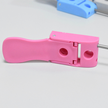 Studijski stol s hidraulijskim plinskim amortizerom i linearnim tlomom, podesiva radna ploha, moderan minimalistički stil, precizna montaža