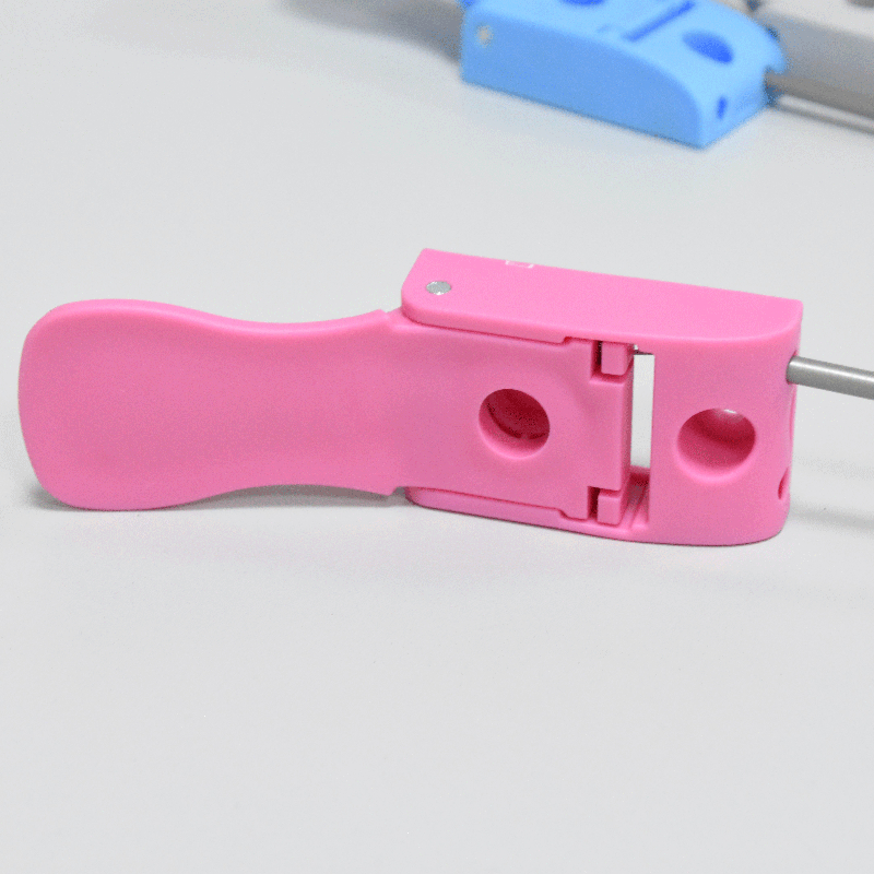 Studijski stol s hidraulijskim plinskim amortizerom i linearnim tlomom, podesiva radna ploha, moderan minimalistički stil, precizna montaža