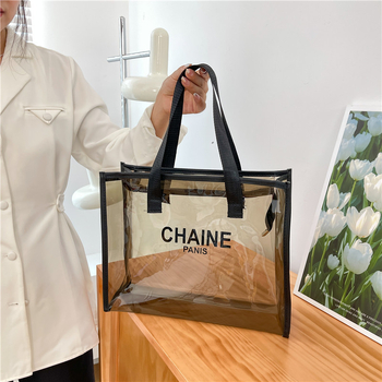 Kozmetikai neszesszer (PVC anyag; geometriai minta; poliészter bélés; mindennapi használat; 2025 ősz)