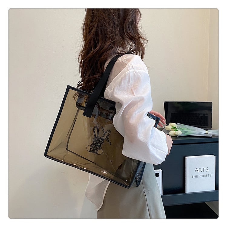 Kozmetikai neszesszer (PVC anyag; geometriai minta; poliészter bélés; mindennapi használat; 2025 ősz)