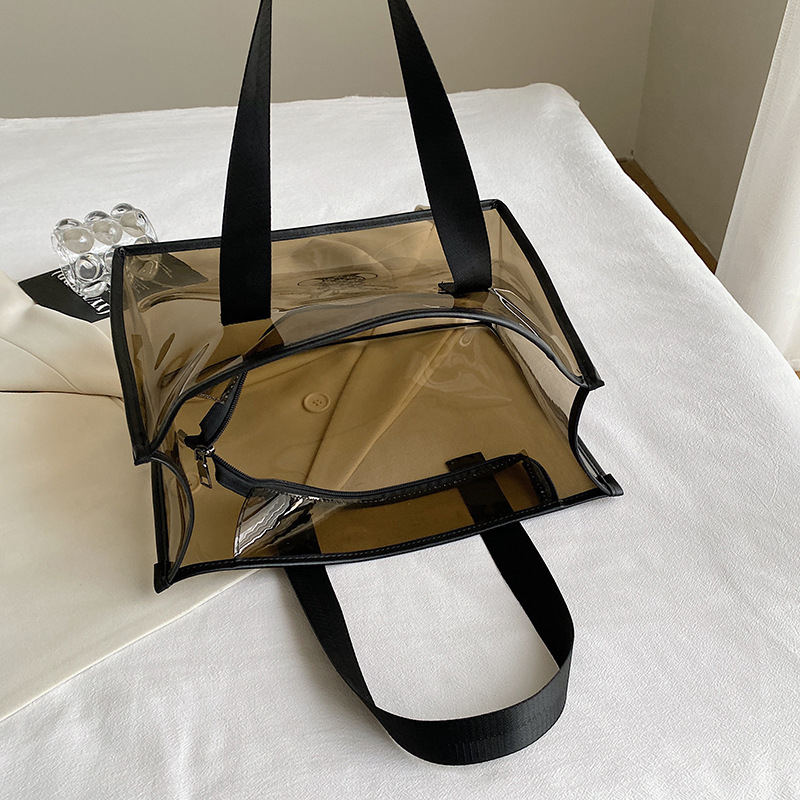 Kozmetikai neszesszer (PVC anyag; geometriai minta; poliészter bélés; mindennapi használat; 2025 ősz)