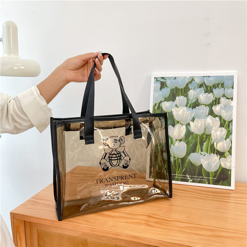 Kozmetikai neszesszer (PVC anyag; geometriai minta; poliészter bélés; mindennapi használat; 2025 ősz)