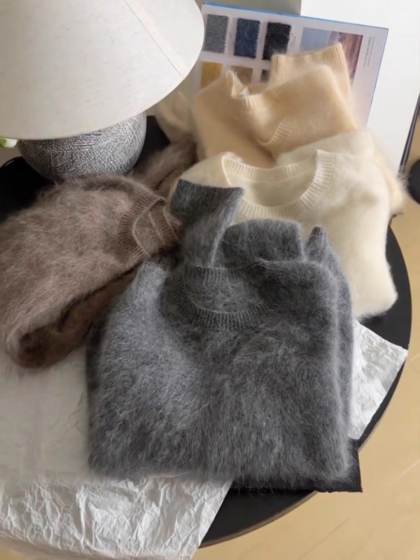 Ženski pulover od mohaira, okrugli izrez, dugi rukavi, labav kroj, srednja debljina