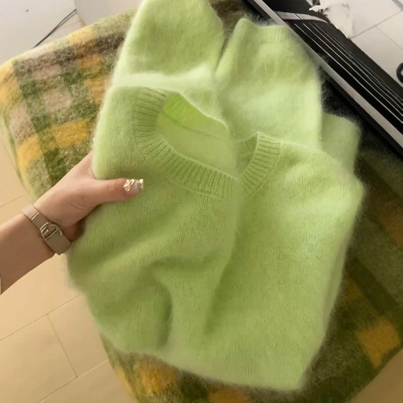 Ženski pulover od mohaira, okrugli izrez, dugi rukavi, labav kroj, srednja debljina