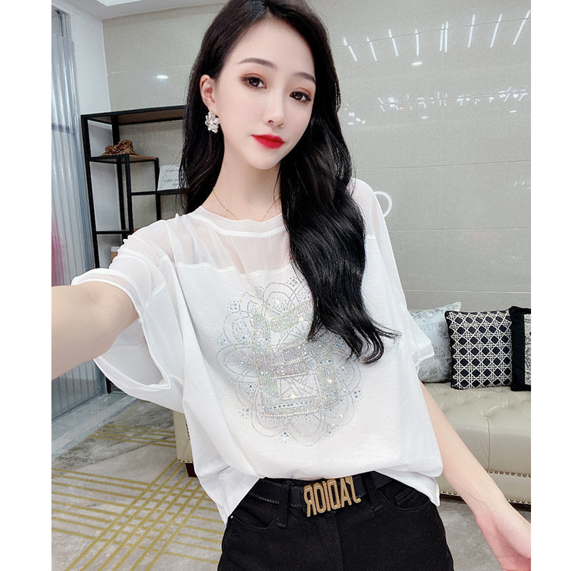 Tricou din poliester, guler rotund, croială lejeră, mâneci scurte