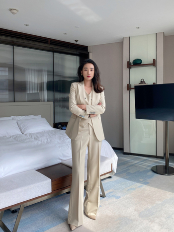 Costum feminin de afaceri cu vestă și pantaloni largi, top cardigan, țesătură rezistentă la șifonare, conținutul principal al țesăturii 80–90%