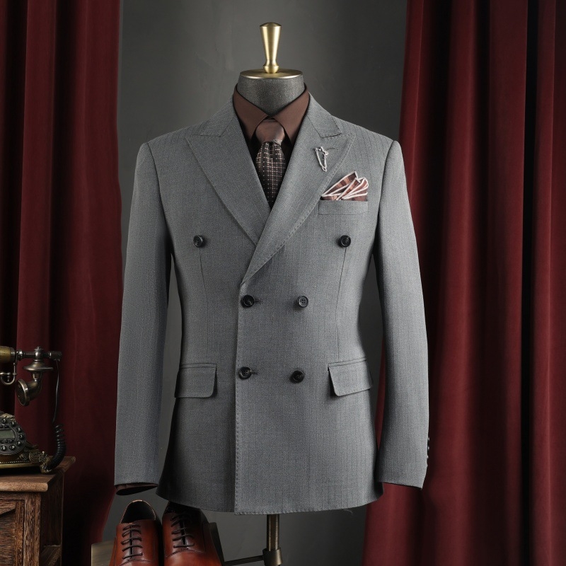 Σετ ανδρικού κοστουμιού για επιχειρηματικό ντύσιμο με επίπεδο πέτο, μονόβερτο κλείσιμο με ένα κουμπί, πολυεστερική ανάμειξη 67,1%, πλευρικά σχισίματα