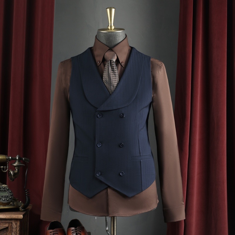 Σετ ανδρικού κοστουμιού για επιχειρηματικό ντύσιμο με επίπεδο πέτο, μονόβερτο κλείσιμο με ένα κουμπί, πολυεστερική ανάμειξη 67,1%, πλευρικά σχισίματα