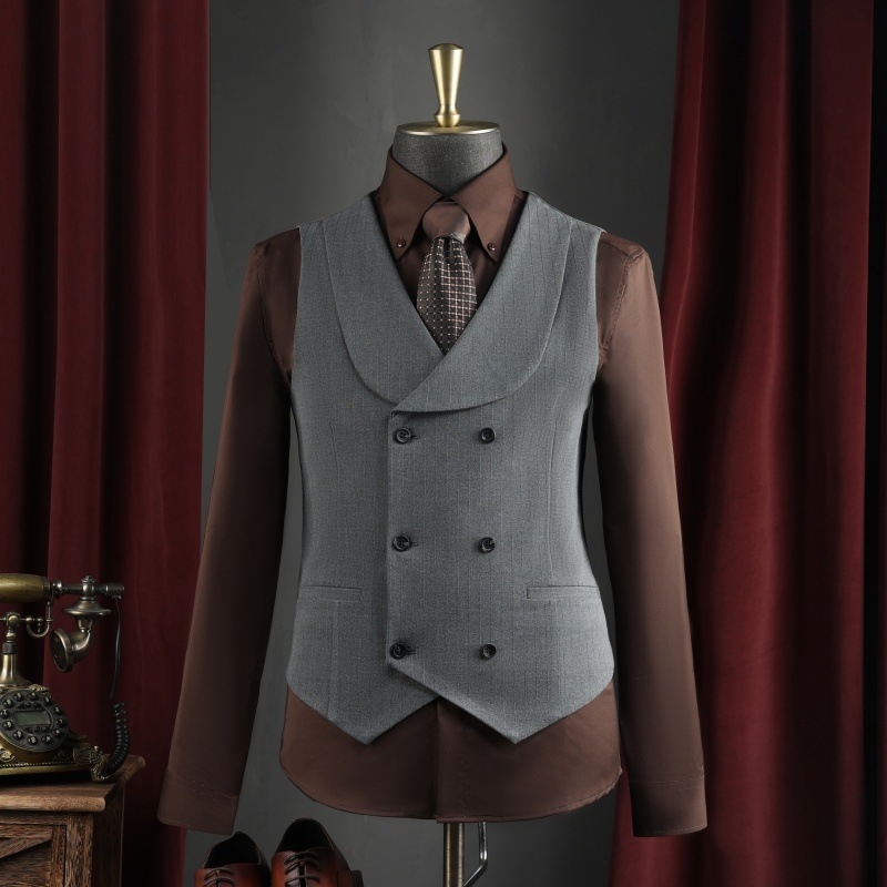 Σετ ανδρικού κοστουμιού για επιχειρηματικό ντύσιμο με επίπεδο πέτο, μονόβερτο κλείσιμο με ένα κουμπί, πολυεστερική ανάμειξη 67,1%, πλευρικά σχισίματα