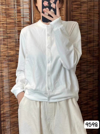 Cămașă de damă în stil literar retro, din amestec de bumbac, guler stand, mâneci lungi, croială lejeră, închidere frontală cu nasturi