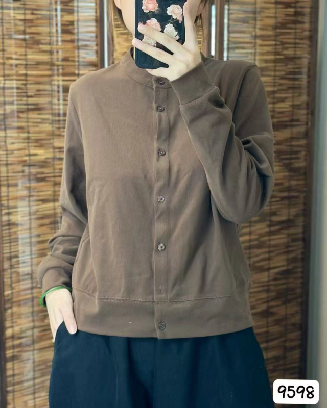 Cămașă de damă în stil literar retro, din amestec de bumbac, guler stand, mâneci lungi, croială lejeră, închidere frontală cu nasturi