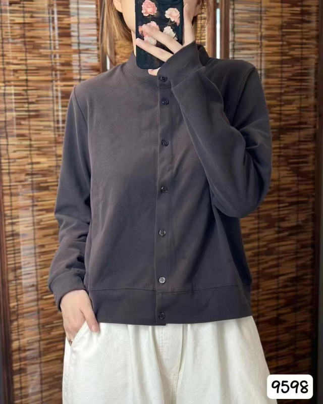 Cămașă de damă în stil literar retro, din amestec de bumbac, guler stand, mâneci lungi, croială lejeră, închidere frontală cu nasturi