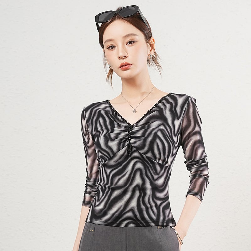 Top damă cu mâneci lungi, imprimeu leopard, decolteu în V, croială slim, amestec nylon-spandex