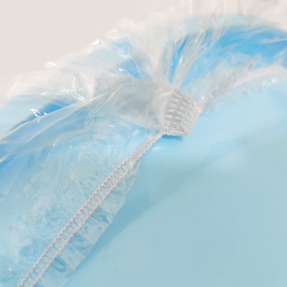 Egyszer használatos mosdózacskó, műanyagból, vízálló, hőzáró élű lezárás, 100% tiszta anyag, tömeg 0,1-0,3 kg