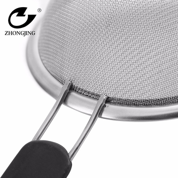 Prosijac za brašno, nehrđajući čelik, široki rub, šiljasti usi, plastična ručka, zaštita od opeklina