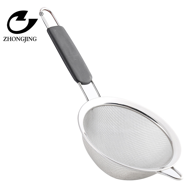 Prosijac za brašno, nehrđajući čelik, široki rub, šiljasti usi, plastična ručka, zaštita od opeklina