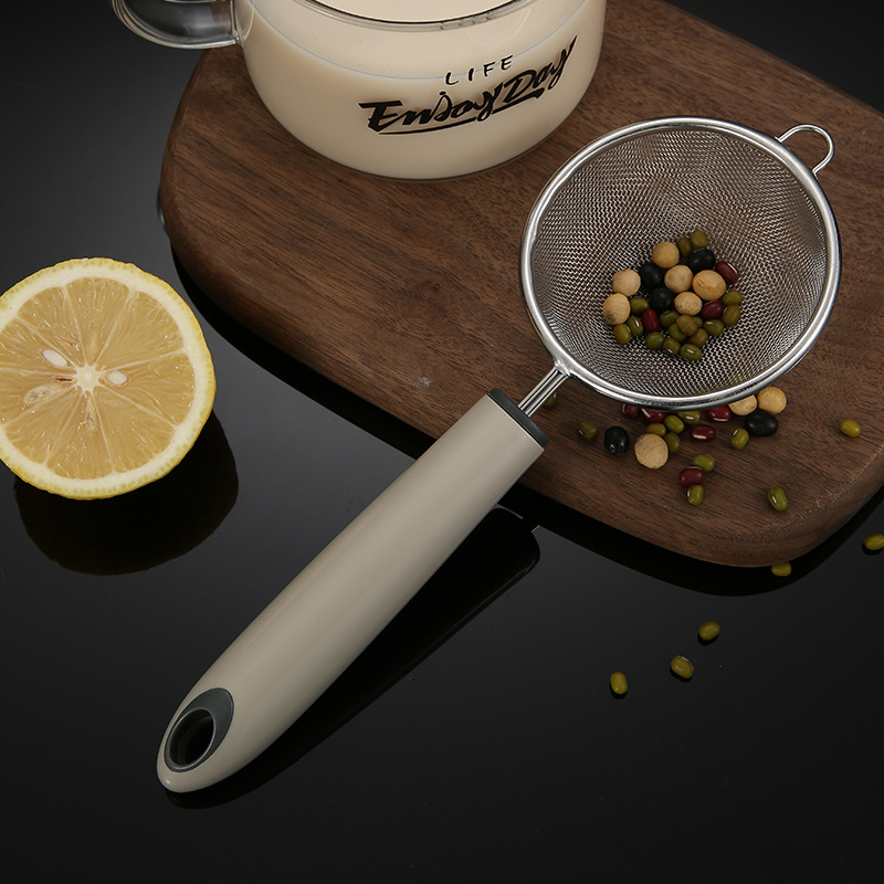 304 nehrđajući čelik – mrežasta kuhača za filtriranje sojinog mlijeka, soka, dječje hrane, tekućine za tortu s jajetom i brašnom — protuklizni držač, jedan kukica za vješanje, zaštita od opeklina