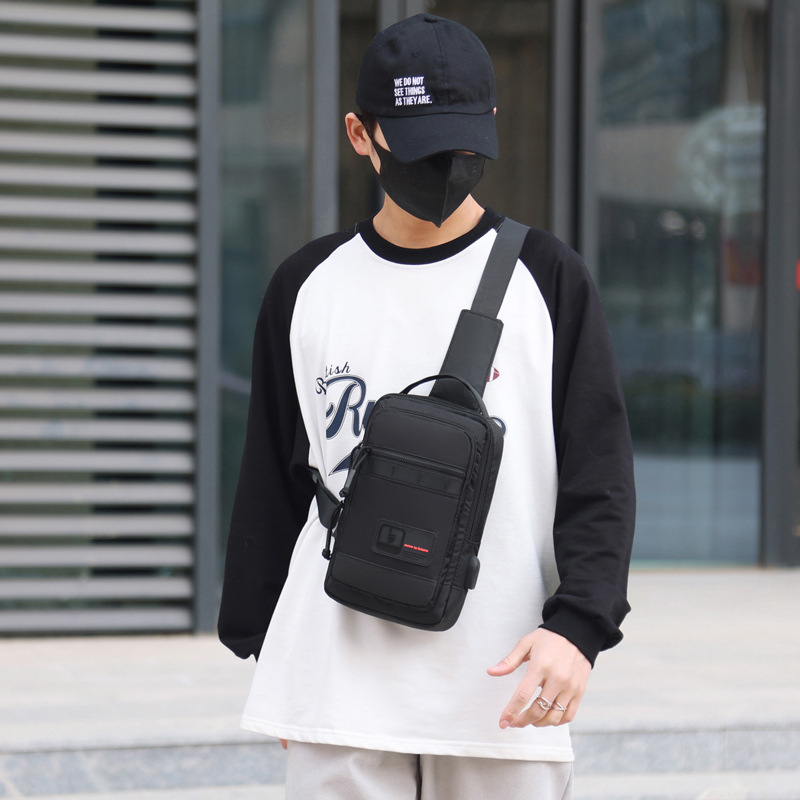 Muška torbica za prsa od Oxford platna – gradski minimalistički stil, prozračna, s dovoljno prostora za pohranu.