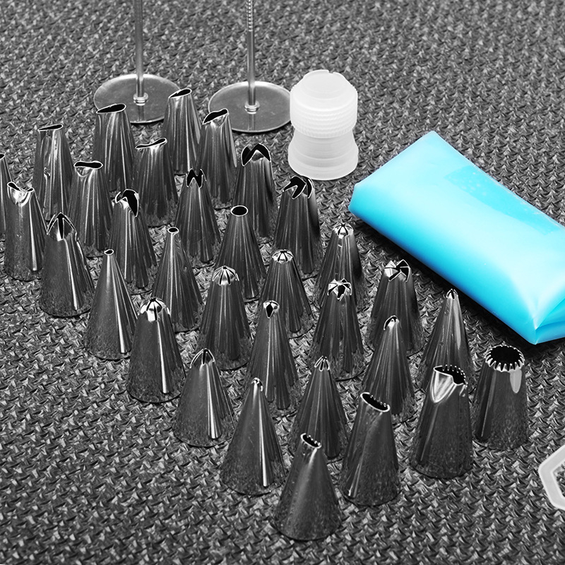 Комплект дюзи за декорация с 32 неръждаеми дюзи, конвертор, декоративни върхове и торба за крем (230 г/сет)