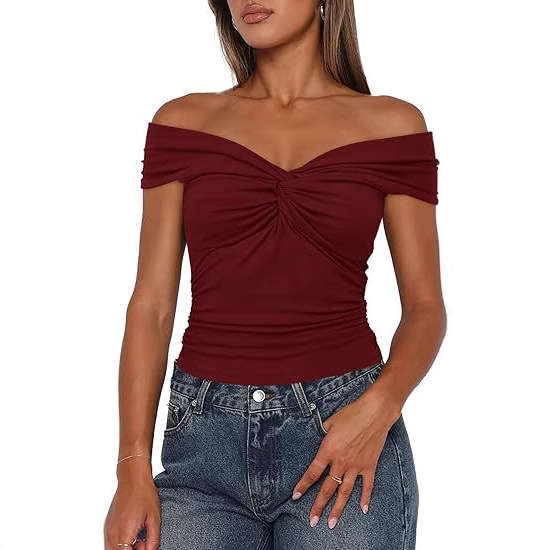 Tricou tricotat din poliester, broderie, decolteu pe un umăr, mâneci raglan, croială slim