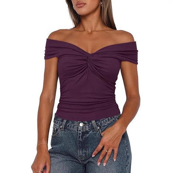 Tricou tricotat din poliester, broderie, decolteu pe un umăr, mâneci raglan, croială slim