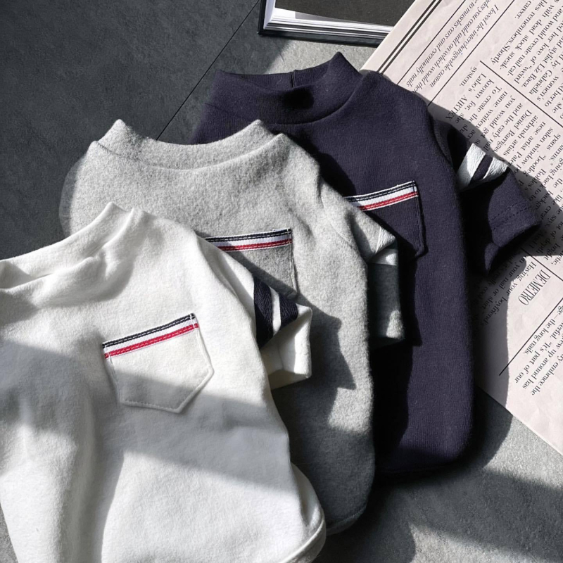 Jesensko-zimska odjeća za kućne ljubimce: pulover za male pse i mačke s prugastim džepom