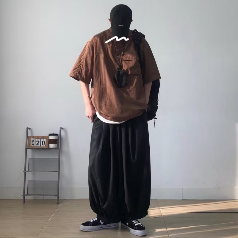 Cămașă lejeră cu guler pătrat, mâneci scurte, buzunar decorativ, croială lejeră, amestec din poliester